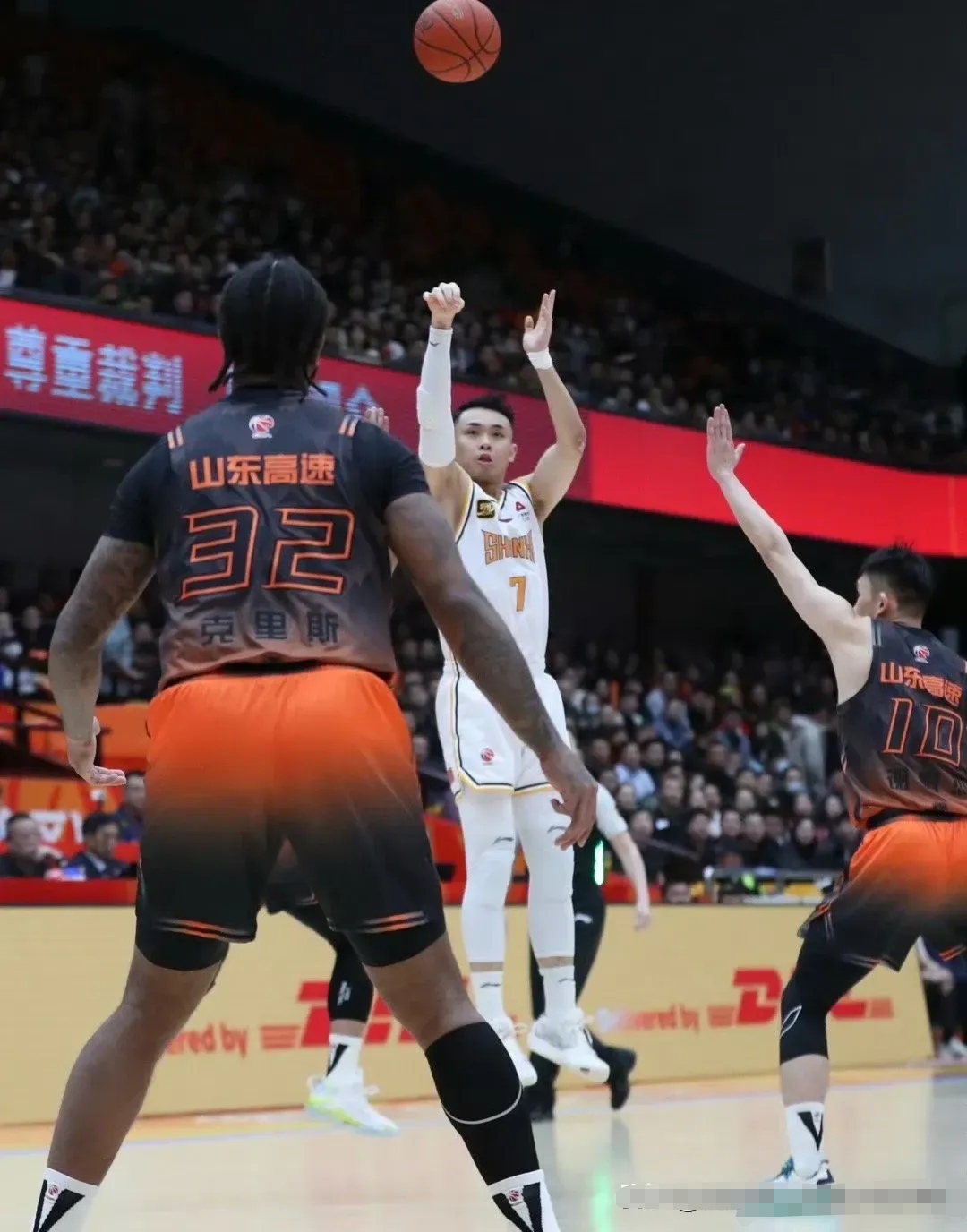 友博体育平台 -包含广东宏远发布备战花絮；今晨远射贴柱；NBA季后赛任务艰巨；球队文化再被提及的词条