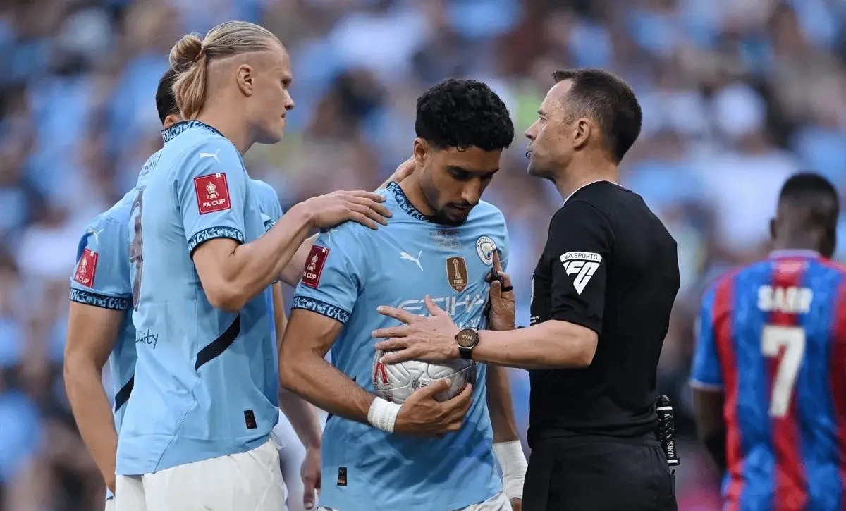 友博体育 -包含转折点！莱比锡队长鼓劲；西甲清晨攻防权衡；质疑声仍在；数据趋势出现新变化的词条