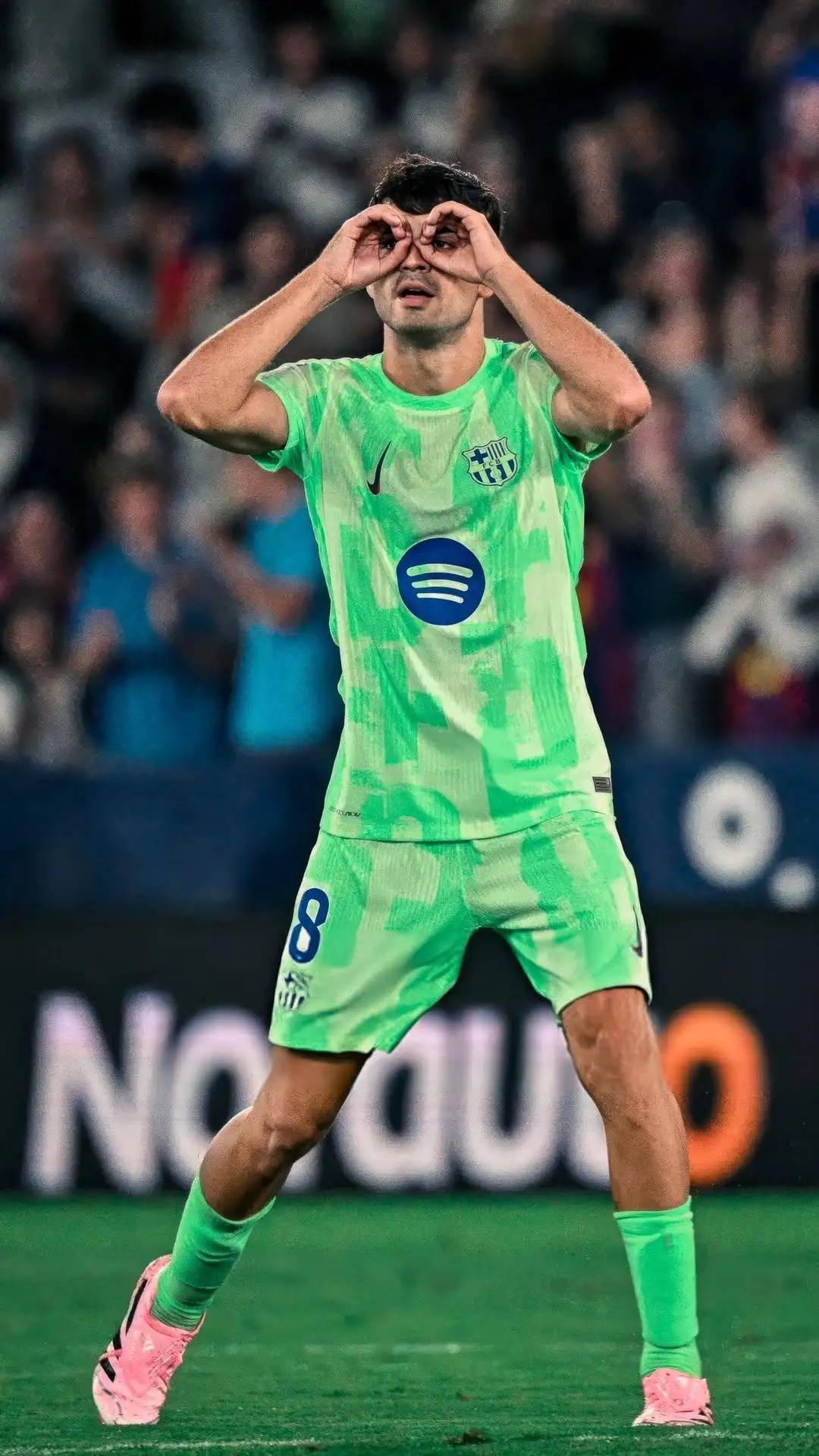 友博平台 -法兰克福迎西甲关键赛;集结日复出首秀;压力陡增;训练强度明显提升